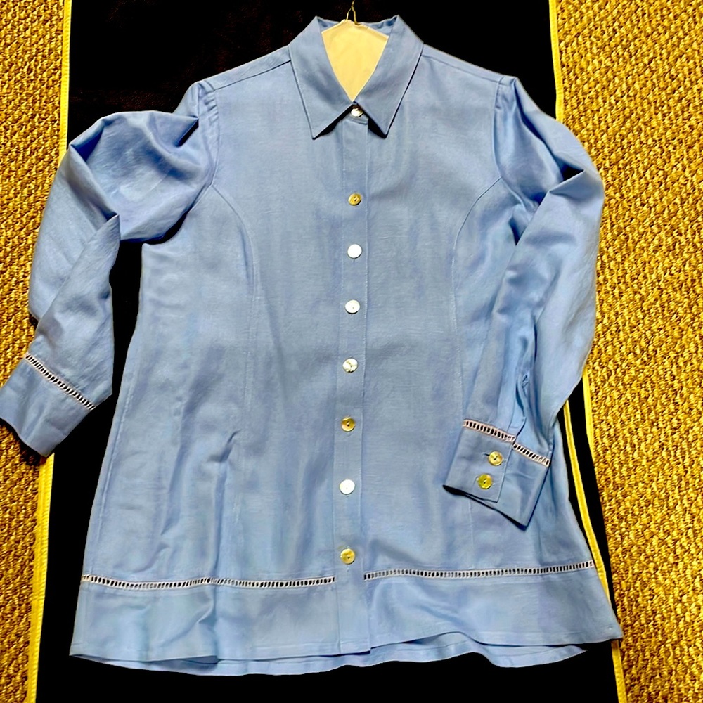New linen blend button down top. Wear as shirt or open as jacket. Worn once!